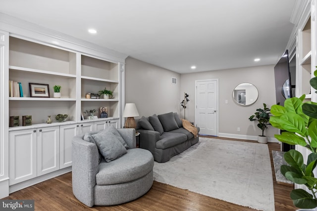 living room with dark wood-style floors, visible vents, recessed lighting, and baseboards