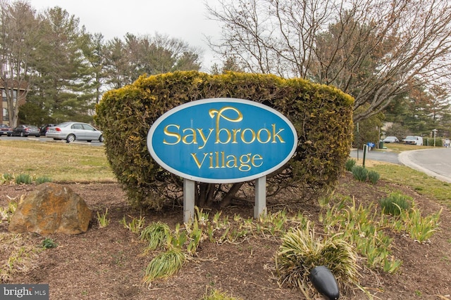 view of community / neighborhood sign