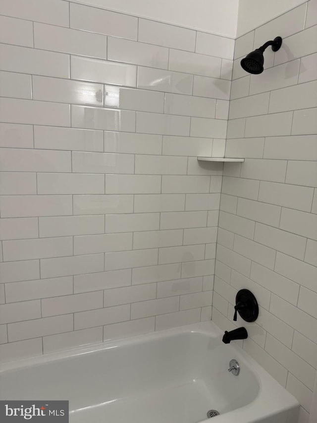 full bath with shower / tub combination