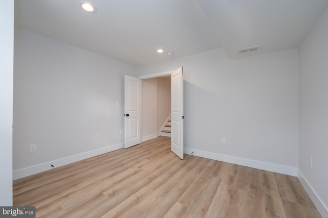 spare room with recessed lighting, visible vents, and baseboards