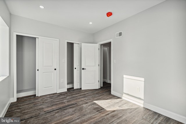 unfurnished bedroom with recessed lighting, dark wood-style floors, visible vents, and baseboards