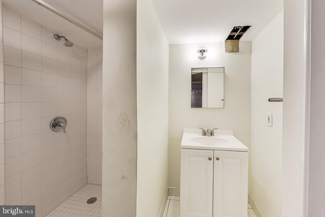 full bathroom with tiled shower and vanity