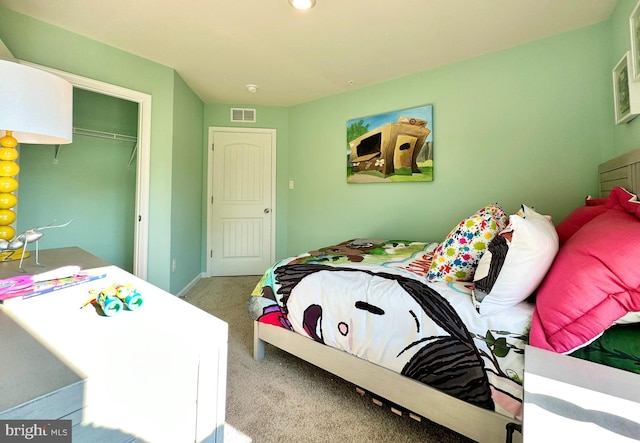 bedroom featuring baseboards, visible vents, carpet floors, and a closet