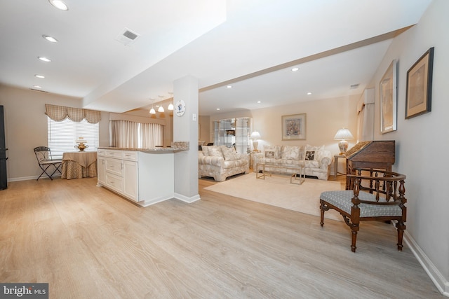 living room featuring recessed lighting, visible vents, baseboards, and light wood-style floors