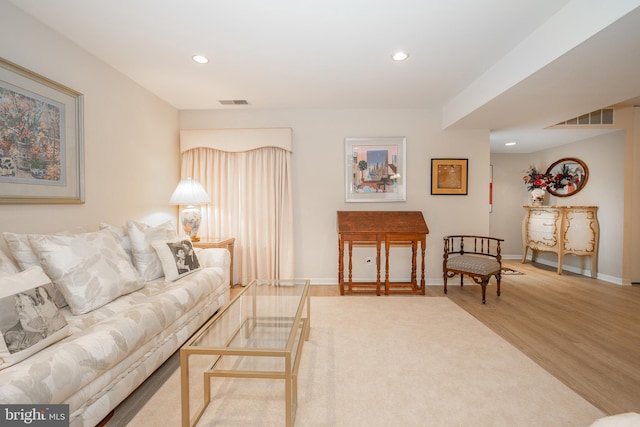 living area featuring recessed lighting, wood finished floors, visible vents, and baseboards