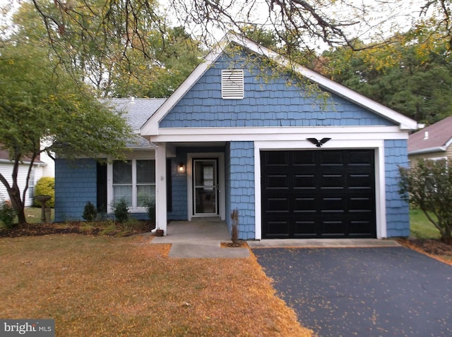 view of front facade featuring aphalt driveway and a garage