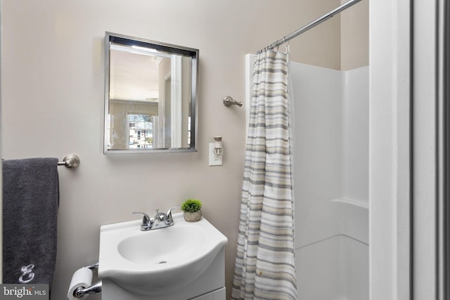 full bath with vanity and a shower with shower curtain