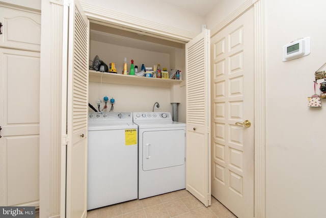 washroom featuring laundry area, light tile patterned flooring, and independent washer and dryer