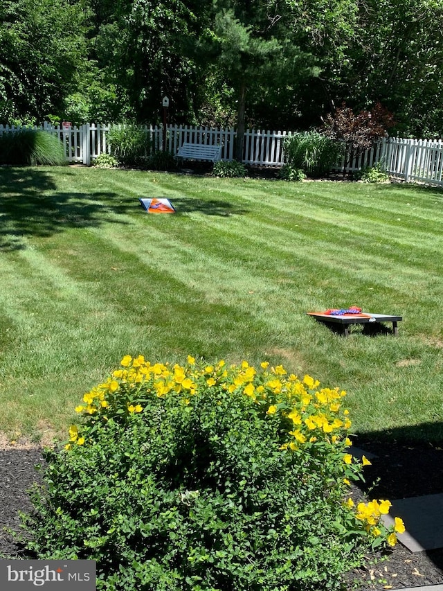 view of yard featuring fence