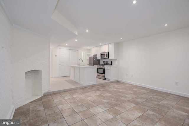 unfurnished living room featuring a sink, baseboards, and recessed lighting