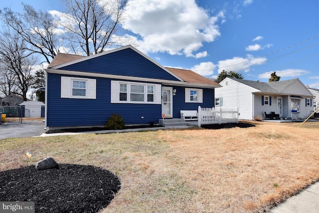 view of front of home with a front lawn