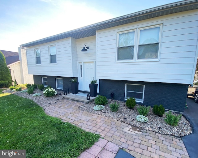 view of front of home with a front yard