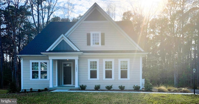 view of front of property with a front yard