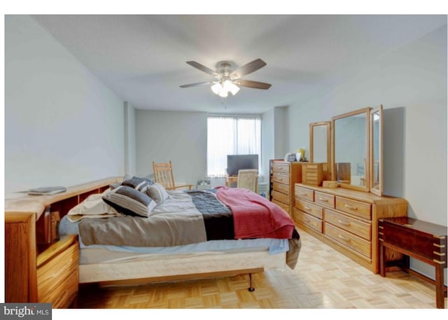 bedroom featuring a ceiling fan