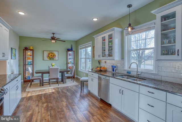 kitchen featuring a sink, dark wood finished floors, white cabinetry, dishwasher, and ceiling fan