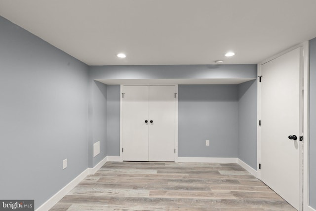 unfurnished bedroom featuring recessed lighting, baseboards, and light wood-style flooring