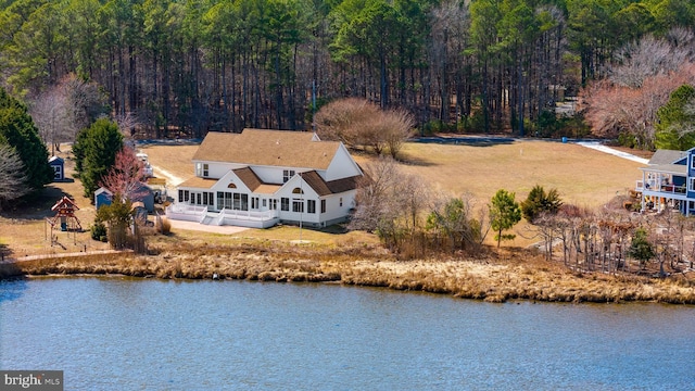 bird's eye view with a water view and a view of trees