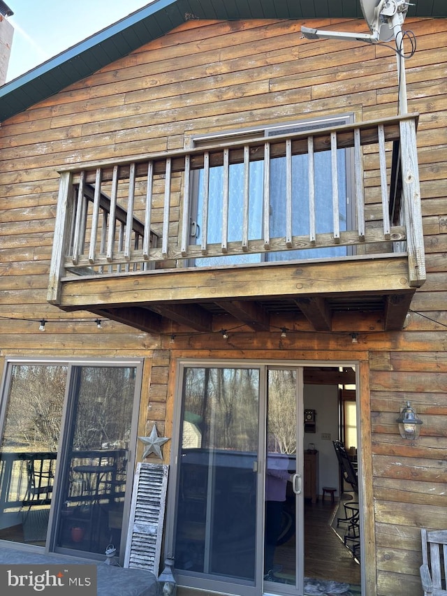 entrance to property featuring a balcony