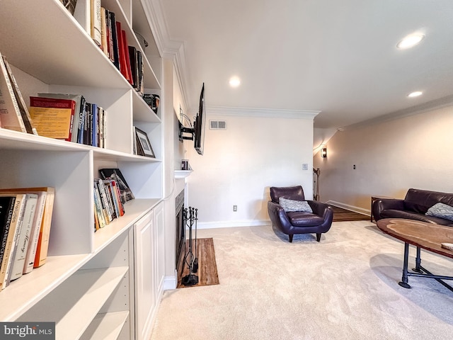 living area with baseboards, visible vents, recessed lighting, light carpet, and crown molding