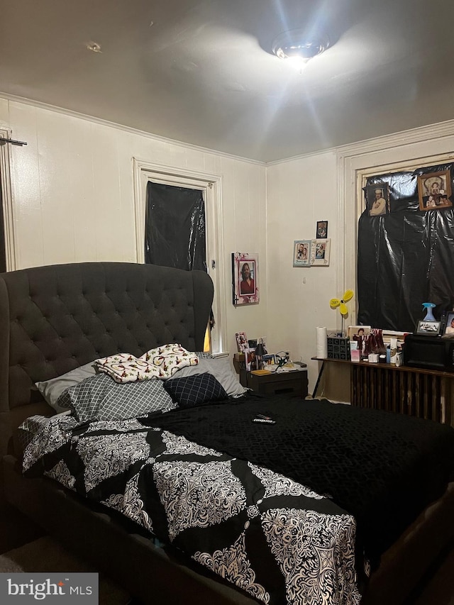 bedroom featuring a decorative wall