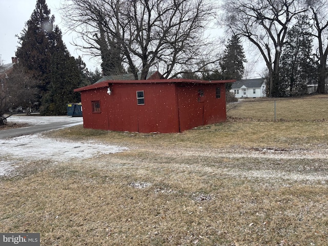 view of outdoor structure featuring an outdoor structure and fence