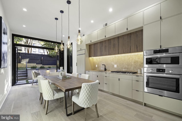 dining room featuring light wood-style flooring, recessed lighting, and visible vents