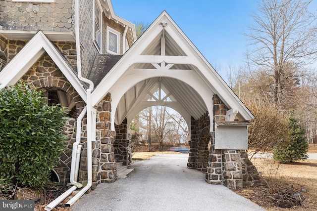 view of home's community with driveway