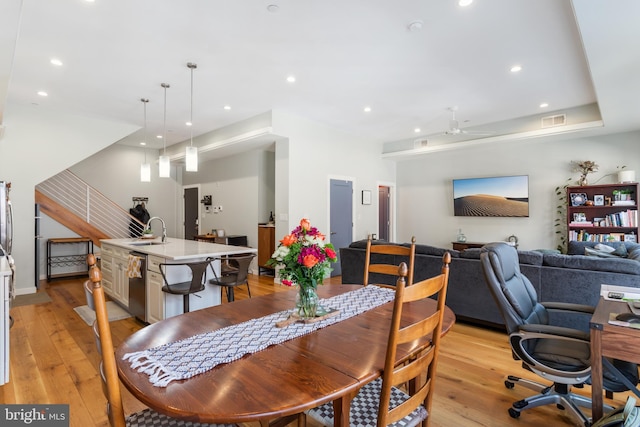 dining area with light wood finished floors, visible vents, recessed lighting, and a ceiling fan