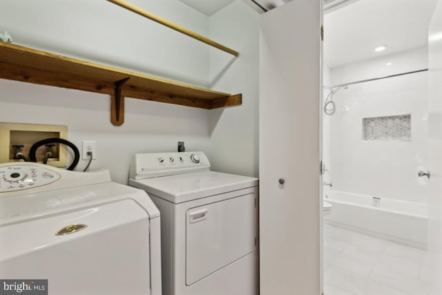 laundry room with laundry area and washer and clothes dryer