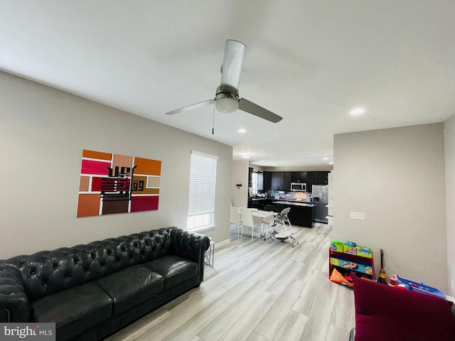 living room with recessed lighting, a ceiling fan, and light wood finished floors