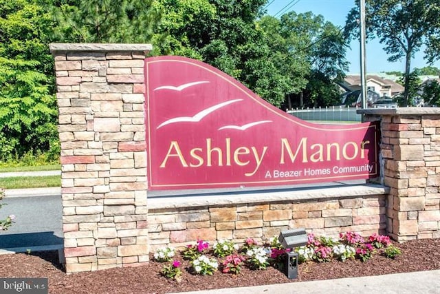 view of community / neighborhood sign