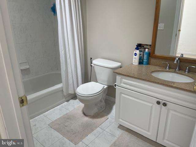 full bath featuring tile patterned floors, toilet, vanity, and shower / bath combo