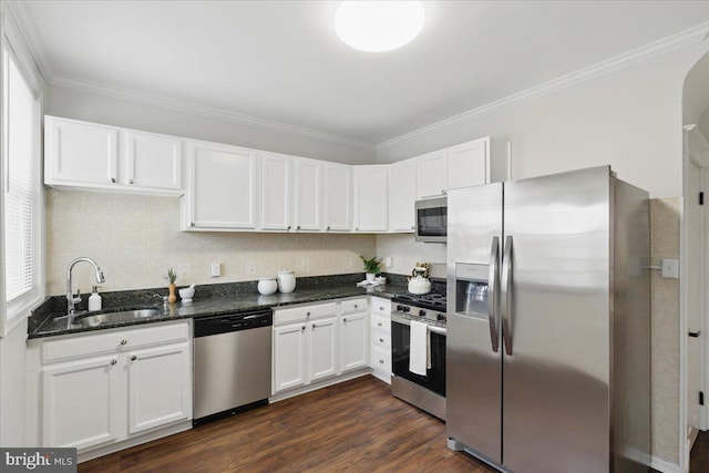 kitchen featuring crown molding, appliances with stainless steel finishes, dark wood-style floors, white cabinetry, and a sink