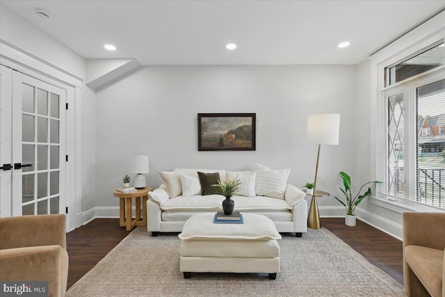 living room featuring recessed lighting, baseboards, and wood finished floors