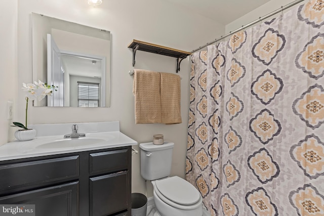 full bath with a shower with curtain, toilet, and vanity