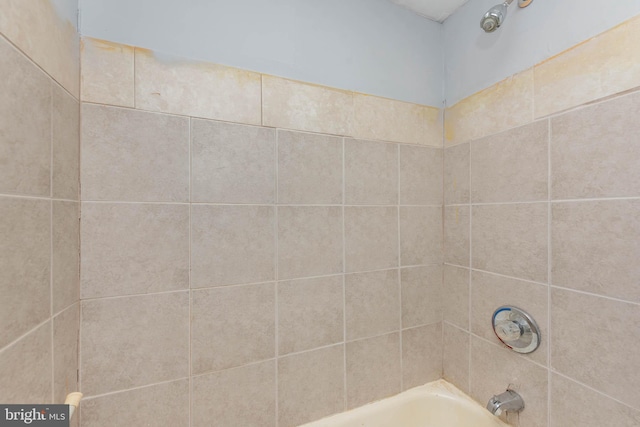 full bath featuring washtub / shower combination
