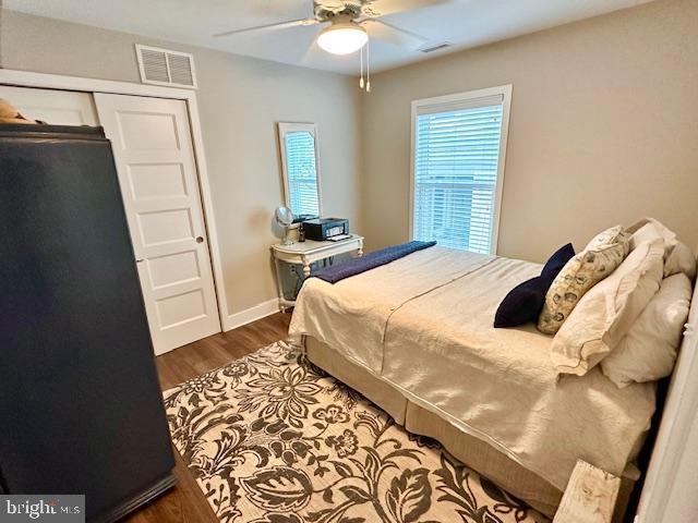 1 E Essex St, Fenwick Island, DE 19944 - bedroom featuring dark wood-type flooring, ceiling fan, baseboards, and a closet