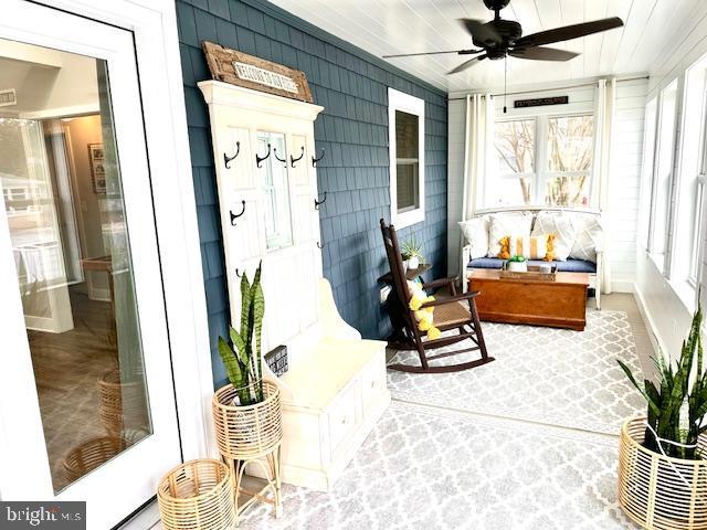 1 E Essex St, Fenwick Island, DE 19944 - view of sunroom / solarium