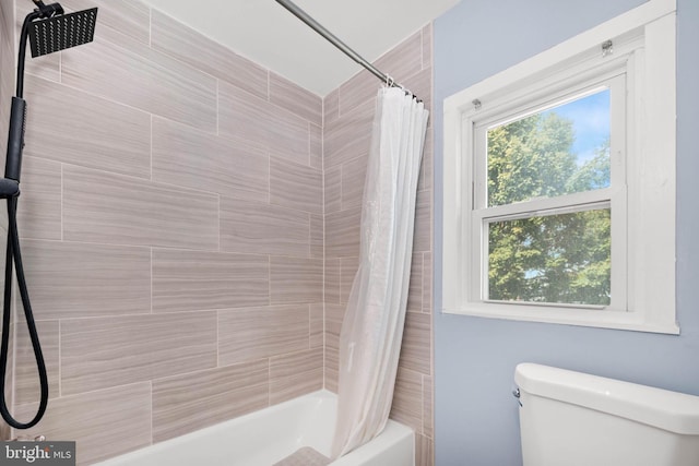 bathroom featuring toilet and shower / tub combo