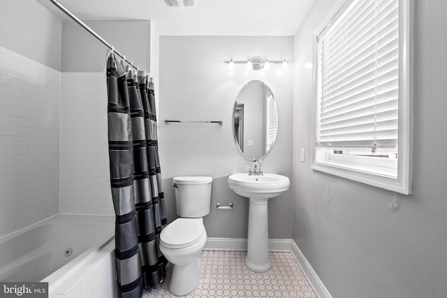 bathroom featuring tile patterned floors, tiled shower / bath, visible vents, toilet, and baseboards