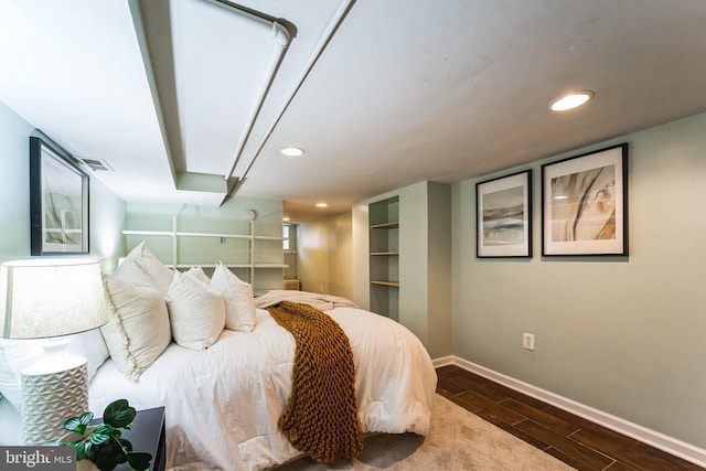 bedroom featuring visible vents, recessed lighting, baseboards, and wood tiled floor