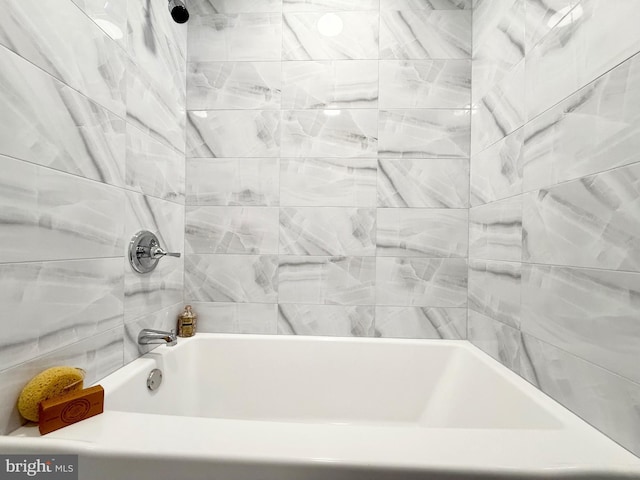 full bath with shower / bath combination