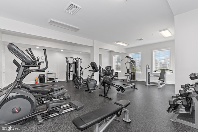 workout area with recessed lighting, visible vents, and baseboards