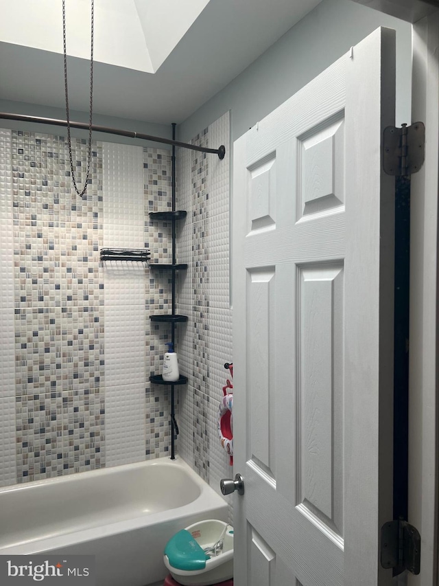 bathroom with shower / bathtub combination