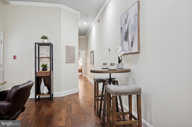 dining area with recessed lighting, baseboards, dark wood-type flooring, and ornamental molding