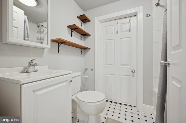 full bathroom featuring tile patterned floors, toilet, vanity, and a shower with shower curtain