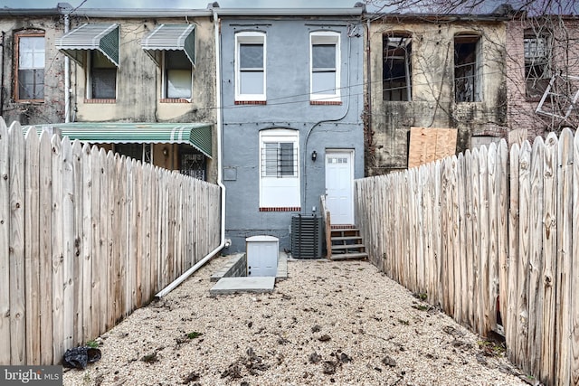 view of front of home featuring cooling unit, fence, and stucco siding