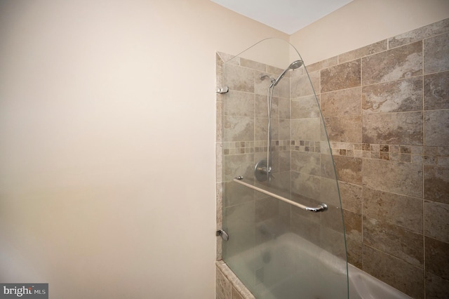 2036 Coast Guard Dr, Stafford, VA 22554 - bathroom featuring tiled shower / bath combo