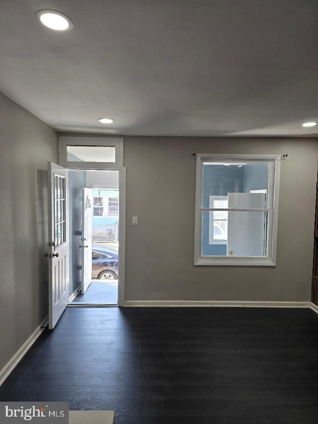 foyer entrance featuring recessed lighting, dark wood-style floors, and baseboards