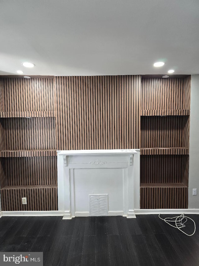 reception area featuring visible vents